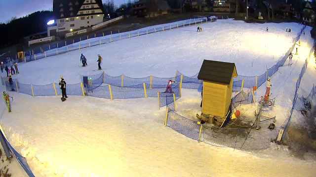 SucheSki szkółka narciarska koło Poronina zdjęcie nocą