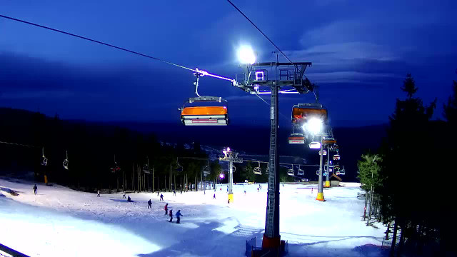 Winterpol w Zieleńcu zdjęcie nocą